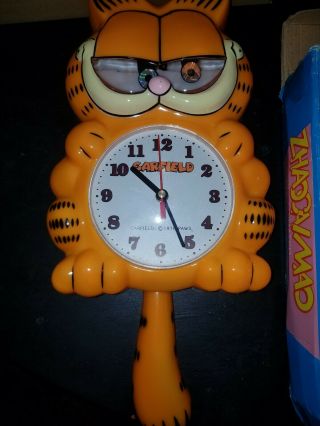 Vintage 1978 PAWS Garfield Wall Clock w/Box - Rare Look 2