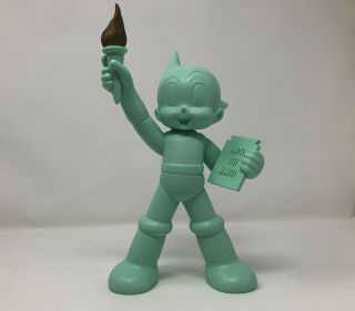 Toy Cube Astro Boy X Statue Of Liberty York Ny Comic - Con Nycc Fye Green