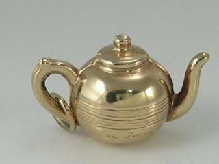 Vintage 3d 9ct Gold Teapot Charm.  H/mk 1976