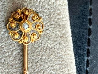 Edwardian 15ct Hallmarked Yellow Gold Stick Pin.  Floral Design With Grey Split