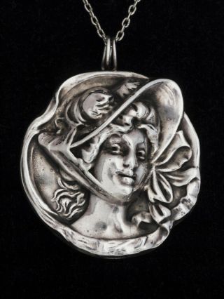 Silver Pendant In High Relief By The Highly Regarded Silversmith Henryk Winograd