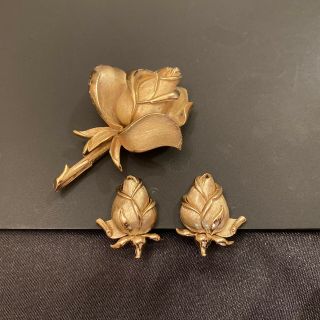 Vintage Crown Trifari Brushed Polished Gold Tone Rose Brooch & Earrings Set