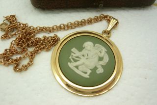 Vintage Jewellery Wedgwood Green Jasperware Pendant Necklace Pretty Boxed