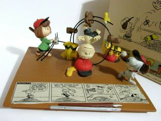 Snoopy Peanuts Charlie Brown Hallmark Gallery Limited Ed Figure Figurine 2016