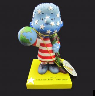 Westland Peanuts Linus Celebrates FREEDOM Figurine USA Army Blanket Globe 8674 2