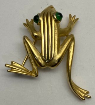 Vintage Signed Crown Trifari Brushed Gold Green Cabochon Eyes Frog Brooch Pin