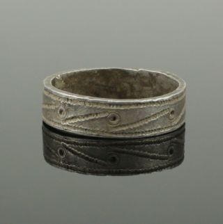Large Ancient Medieval Silver Ring - Circa 14th/15th Century Ad