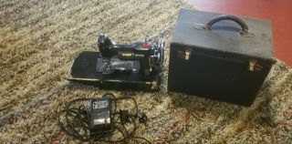 Vintage Singer Featherweight 1933 221 Sewing Machine With Case