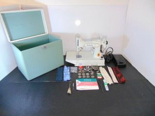 Vintage " Singer Featherweight " 221k Sewing Machine " White