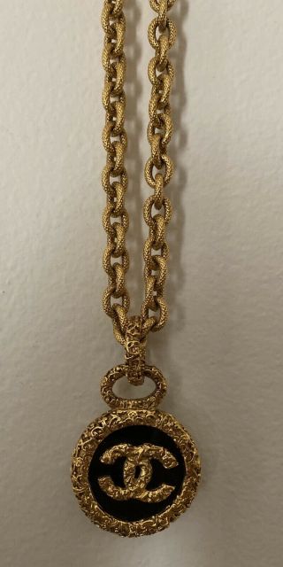 Authentic Vintage CHANEL Medallion Necklace With Gift Box 3
