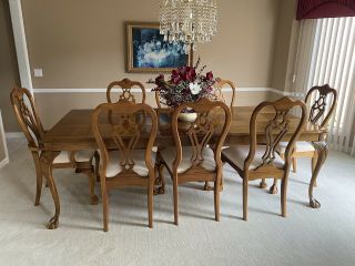 Vintage Thomasville dining room set - 8 chairs with table,  2 leafs 2