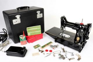 Vintage " Singer Featherweight  222k " Sewing Machine Order 878