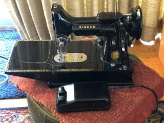 Vintage Singer 222K Featherweight Sewing Machine 3