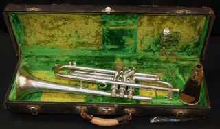1929 Vintage C.  G.  Conn 22b Bb Silver Trumpet W/ Case & Accessories