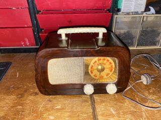 Fada Model 711 Vintage Catalin Radio