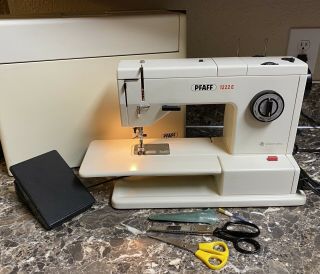 Pfaff 1222e Heavy Duty Sewing Machine Vintage,  Case Accessories Foot Pedal