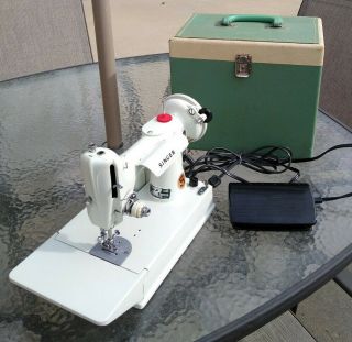 Vintage Singer White 221K Featherweight Portable Sewing Machine w/ Case 2