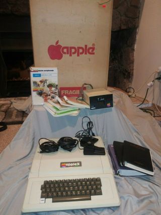 Vintage Apple Ii Computer Model A2s1048 Powers On Doesn 