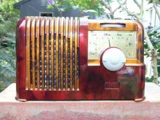 Cool Vintage Zenith Bakelite Tube Radio With Swirled Catalin Colors