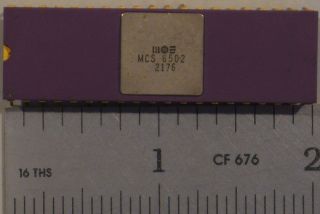 Mos Mcs 6502 Vintage Microprocessor - And Apple I Era