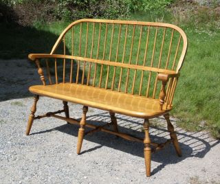 Vintage Ethan Allen Circa 1776 Solid Maple Deacons Bench Windsor Back Settee 3