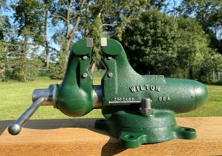 Vintage WILTON Chicago USA Bullet Vise with Pipe Jaws.  Restored.  Dated Jan.  1953 2