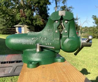Vintage WILTON Chicago USA Bullet Vise with Pipe Jaws.  Restored.  Dated Jan.  1953 3