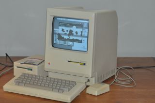 Vintage 1984 Apple Macintosh 128k Model M001 Computer.