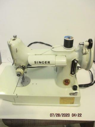 u37) Vtg 1960 ' s White Singer Featherweight 221 K Sewing Machine 5 Star 2