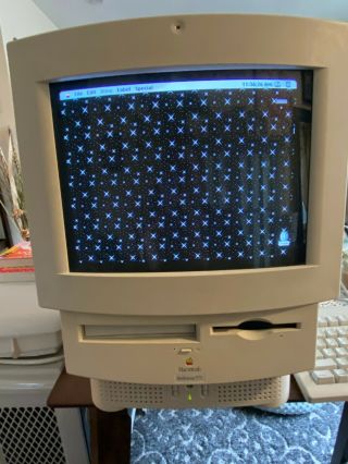 Vintage Apple Macintosh Performa 575 Desktop Computer With Discs