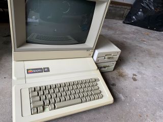 Vtg Apple Iie A2s2064 Computer W/ Apple Iie A2m2056 Color Monitor 2 Drives
