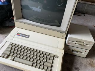 Vtg Apple IIe A2S2064 Computer W/ Apple IIe A2M2056 Color Monitor 2 Drives 2