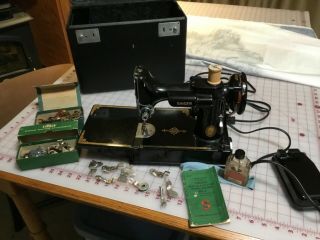 Vtg 1951 Singer Featherweight 221 - 1 Sewing Machine Case