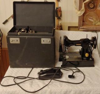 Vintage 1947 Singer Featherweight 221 Sewing Machine Ah641360 Case,