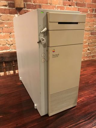 Vintage Apple Macintosh Quadra 950 C.  1992 - Chimes And Powers On