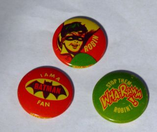 3 Vtg 1966 1 " Gumball Pinback Buttons Robin - I Am A Batman Fan - Wharamm Npp Inc