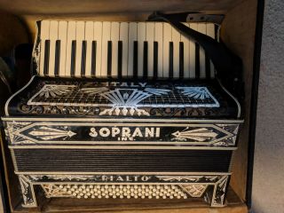 Vintage Soprani Inc Italy Rialto Accordian In Case