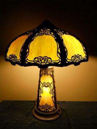 Vintage Slag Glass Lamp With Lighted Base