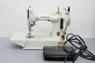Singer Featherweight 221k Vintage Sewing Machine W/ Carrying Case