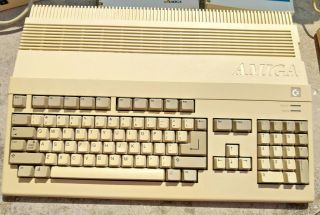 Vintage Commodore Amiga 500 Computer,  Disk Drive,  Software 2