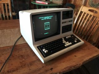 Vintage 1983 Radio Shack Trs - 80 Model Iv Computer - With Boot Floppy