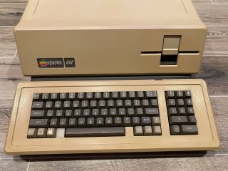 Vintage Apple III Computer A3S2 For Parts/Repair Read 2