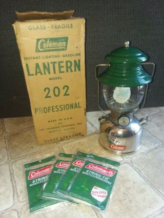 Vintage Coleman 202 Professional Single Mantle Gas Camping Lantern