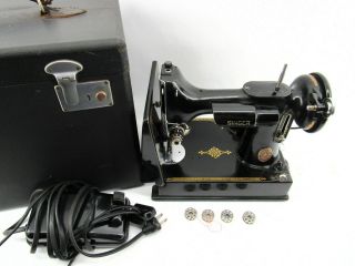 Vintage Singer Featherweight Sewing Machine W/case