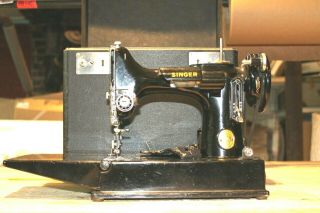 Vintage 1946 Singer Portable Electric Sewing Machine 221 - 1