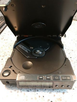 Vintage Sony Discman D - 555 CD Player bundle / REPAIR ONLY 2