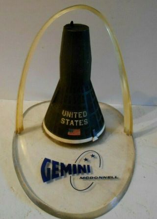 Vintage U.  S.  Gemini Space Capsule Desk Model St.  Louis Arch Mcdonnell Nasa Rare