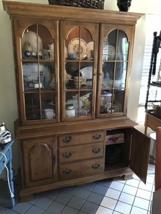 Ethan Allen Dining Room China Hutch