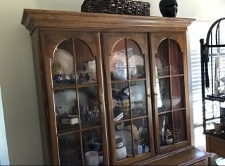 Ethan Allen Dining Room China Hutch 3