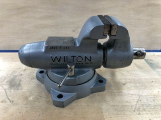 VINTAGE WILTON 9400 BULLET BENCH VISE WITH 4 
